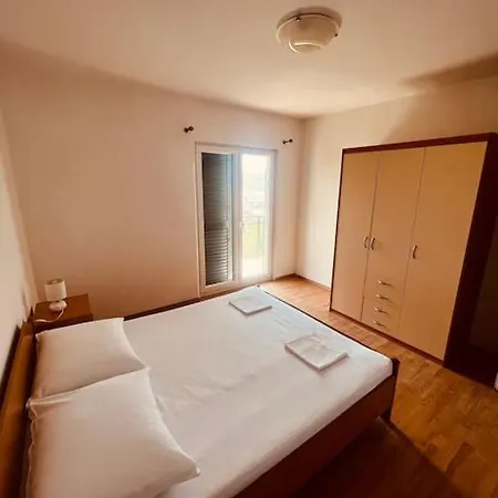 Spacious With View Primosten